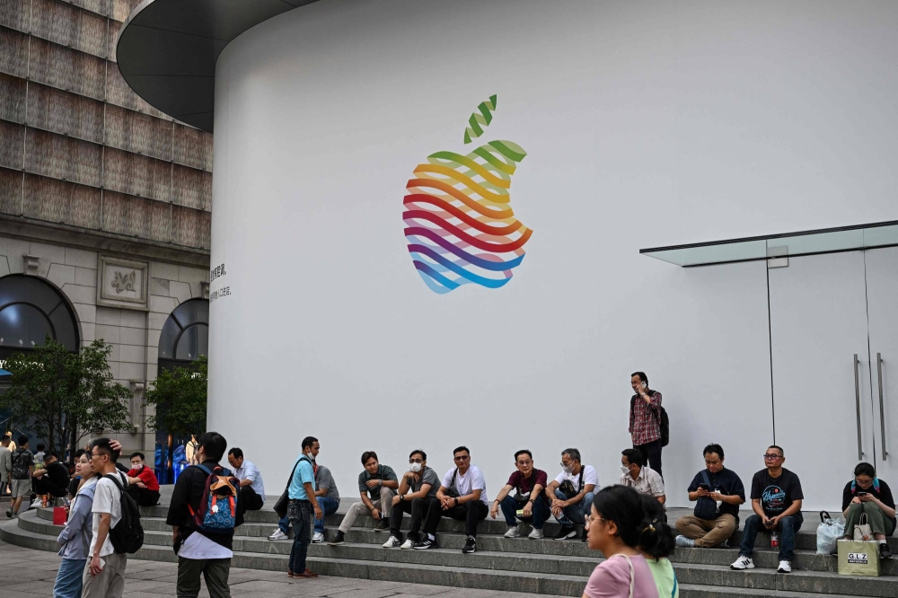 China Bans iPhones for Government Officials